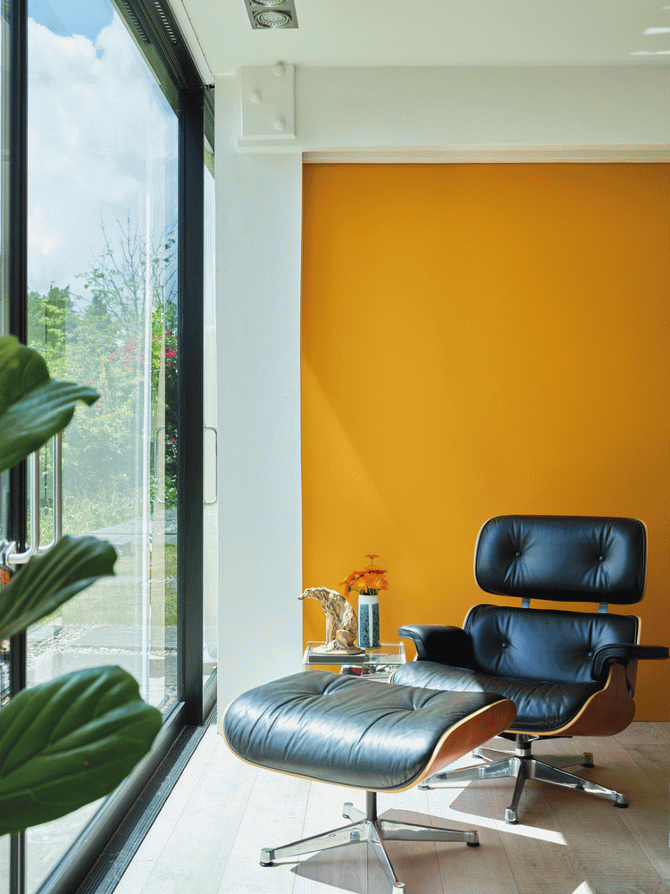 
                
                    Laden Sie das Bild in den Galerie-Viewer, Farrow &amp;amp; Ball Colour by Nature Image Bild - Dutch Orange W76
                
            